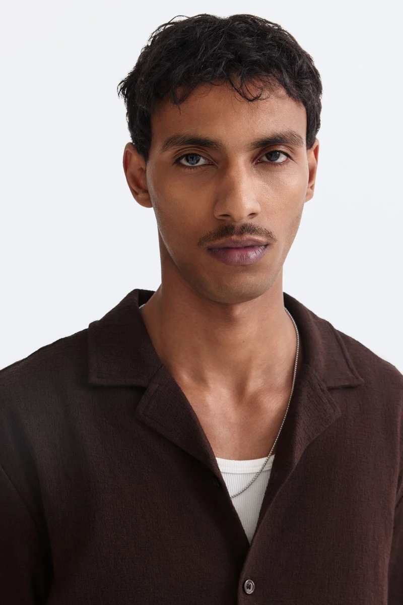 اتش اند ام قميص ريزورت بقصّة عادية